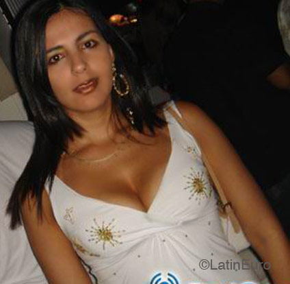 Date this attractive Brazil girl Adriana from  B4437