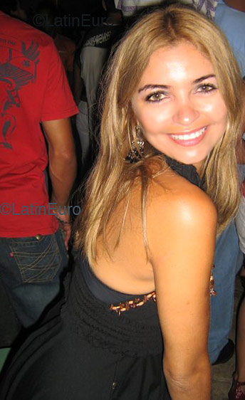 Date this athletic Brazil girl Rozinara from  B4440