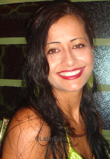Date this sensual Brazil girl Rosemeire from ANAPOLIS B4509