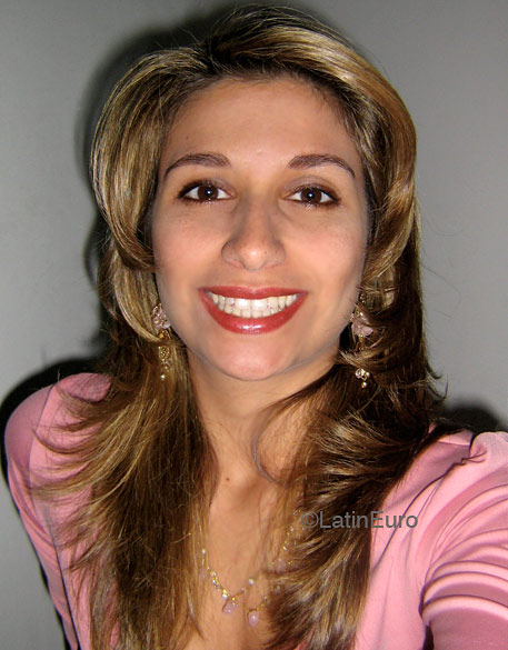 Date this voluptuous Brazil girl Evelyn from SAO PAULO B4647