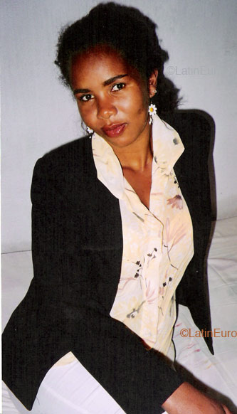 Date this charming Brazil girl Fabiana from FEIRA DE SANTANA B4663
