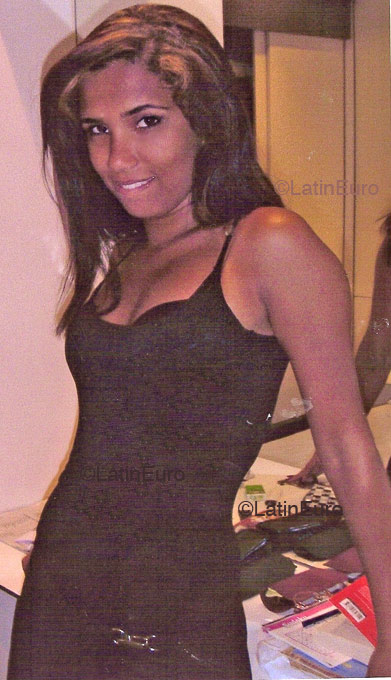 Date this hard body Brazil girl Daniele from RIO DE JANEIRO B4669