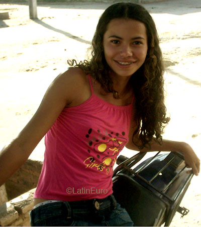 Date this nice looking Brazil girl Cristiane from CAUCAIA B4680