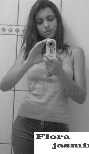 Date this sultry Brazil girl Flora from ARACAJU B4705
