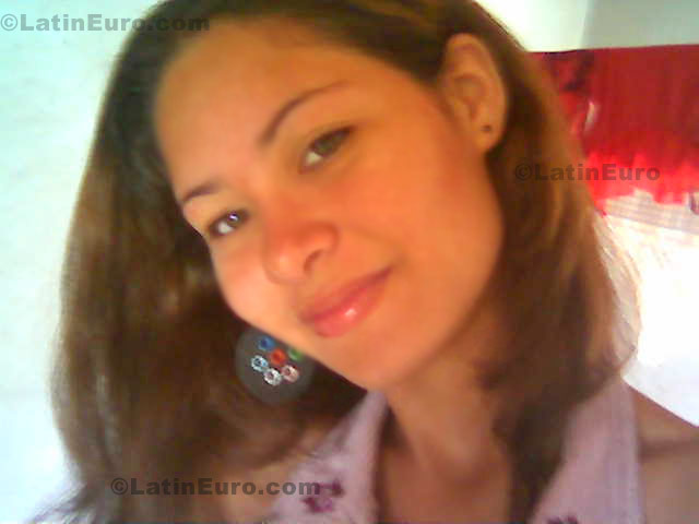 Date this funny Brazil girl Thyanne from Teresina B474