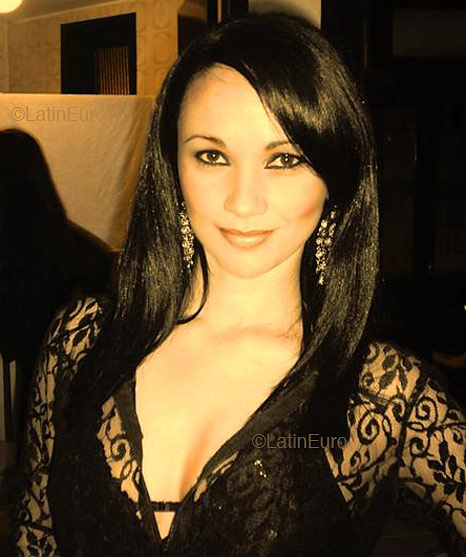 Date this athletic Brazil girl Andresa from ICARA B4752