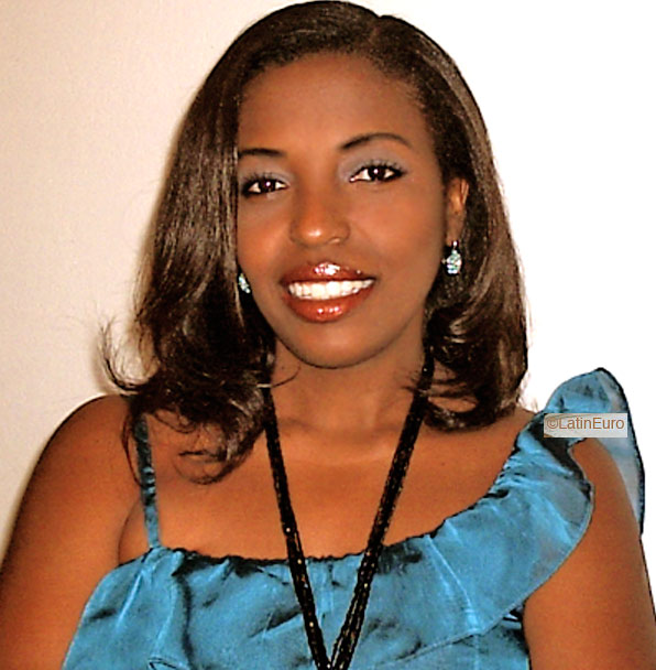 Date this hard body Brazil girl Ana from Salvador B5018