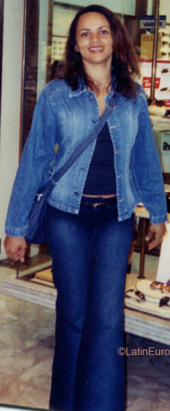 Date this nice looking Brazil girl Silvania from Recife B2143