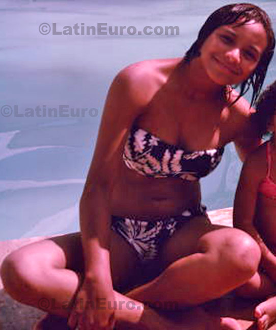 Date this voluptuous Brazil girl Paolla from Ribeirao das Neves B530