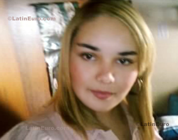 Date this happy Brazil girl Cintia from Brasilia B543