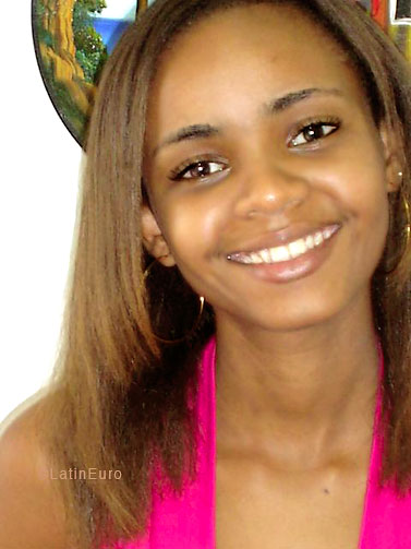 Date this good-looking Brazil girl Cris from RIO DE JANEIRO B5650