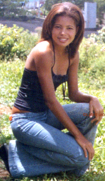 Date this athletic Brazil girl Celia from ESCADA B6078