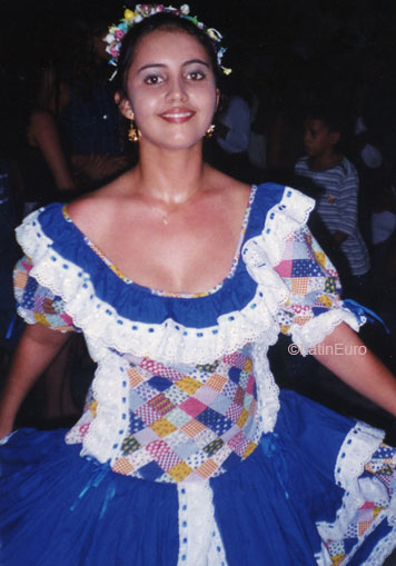 Date this attractive Brazil girl Raquel from FORTALEZA B6132