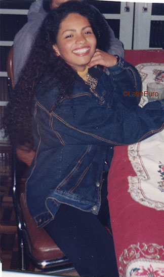 Date this attractive Brazil girl Luiza from SAO JOSE DOS PINHAIS B6387