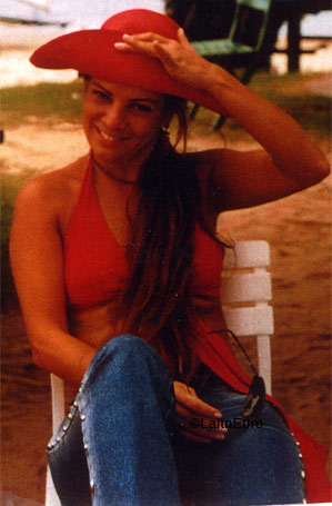 Date this charming Brazil girl Claudia from BELO HORIZONTE B6691