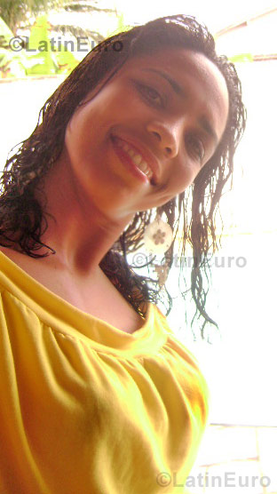 Date this lovely Brazil girl Debora from Santos B680