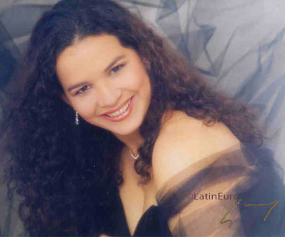 Date this hard body Brazil girl Luciana from FORTALEZA B7121