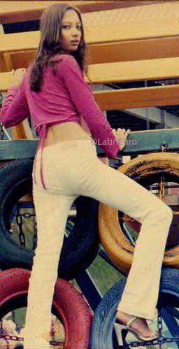 Date this hot Brazil girl Clarissa from  B7170