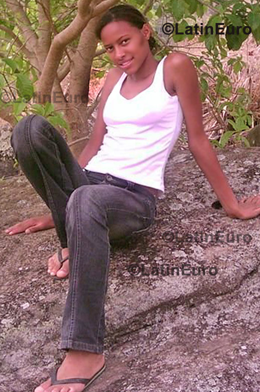 Date this young Brazil girl Larissa from Governador Valadares B730