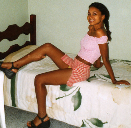 Date this good-looking Brazil girl Geni from RIO DE JANEIRO B7542