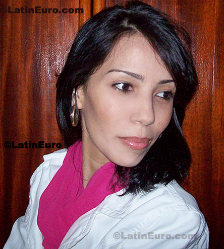 Date this good-looking Brazil girl Dayane from Uberlandia B81