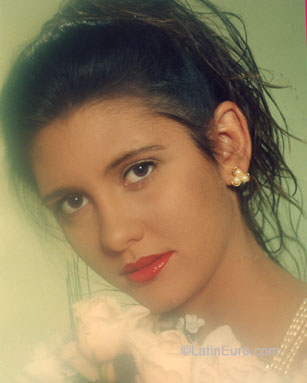 Date this attractive Brazil girl Linara from BRASILIA B8244