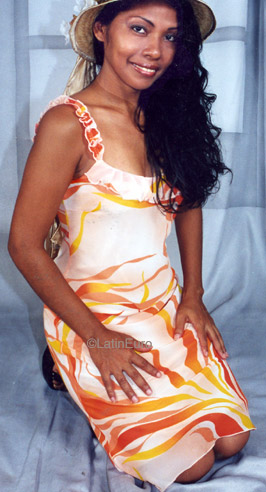 Date this attractive Brazil girl Alexandrina from CAMPO GRANDE B8587