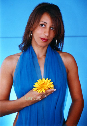 Date this nice looking Brazil girl Aparecida from VITORIA B8695