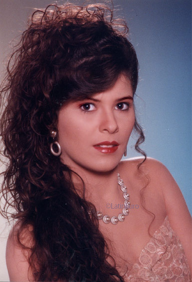 Date this beautiful Brazil girl Valeria from SAO PAULO B8699