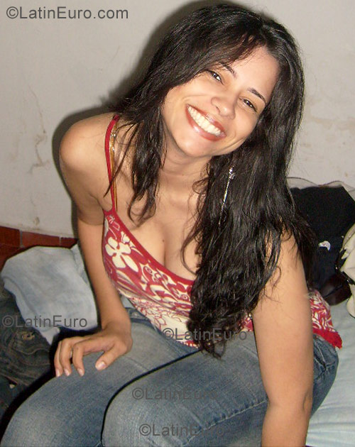 Date this foxy Brazil girl Rosana from Goiania B977