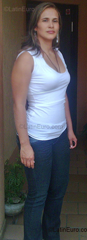 Date this voluptuous Colombia girl Lizeth from Cali C7904