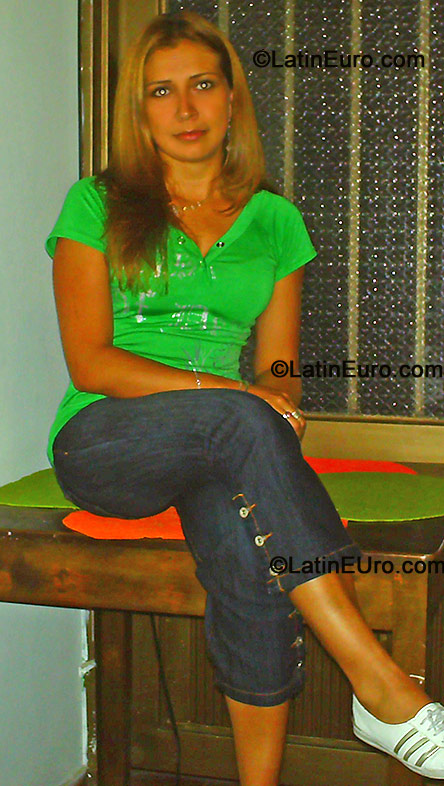 Date this happy Colombia girl Diana- from Manizales C7947