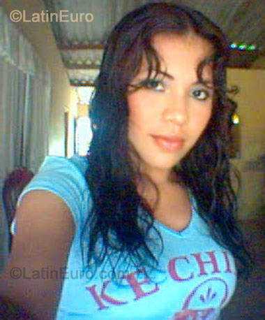 Date this tall Colombia girl Aura from Barranquilla C7975