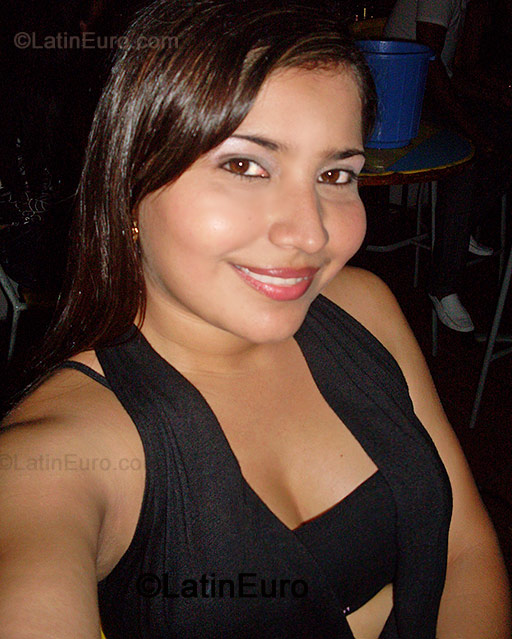Date this nice looking Colombia girl July from Barranquilla C7976