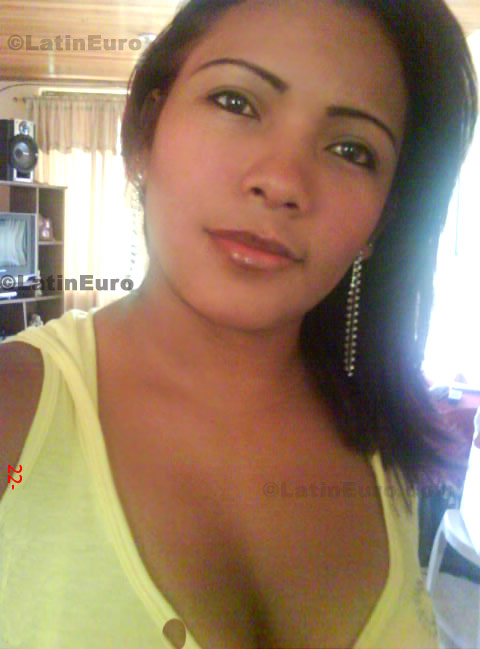 Date this pretty Colombia girl Denis- from Valledupar C8043