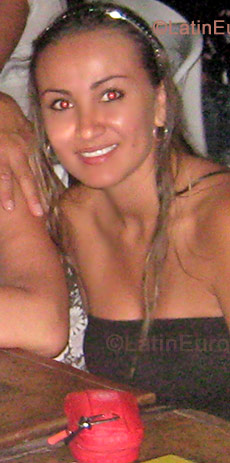 Date this beautiful Colombia girl Nathaly from  C8056