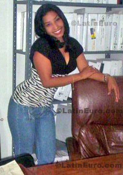 Date this good-looking Colombia girl Socorro from Barranquilla C8092