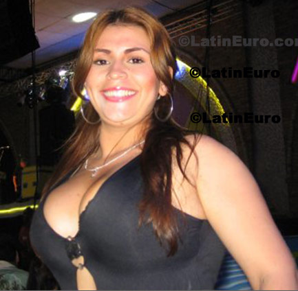 Date this lovely Colombia girl Karen from Cali C8098