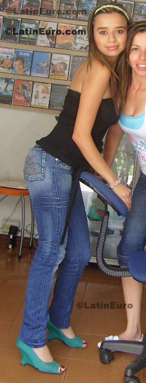 Date this hot Colombia girl Viviana from Ibague C8100
