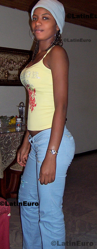 Date this hard body Colombia girl Colombianita from Armenia C8113