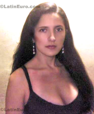 Date this happy Colombia girl Maria from  C8148