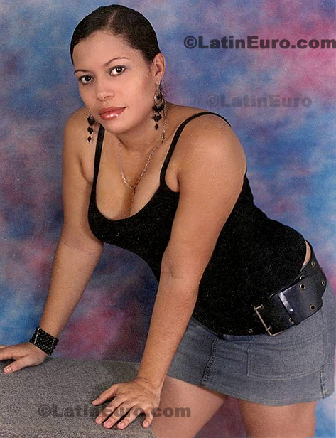 Date this athletic Colombia girl Erykah from Cartagena C8235