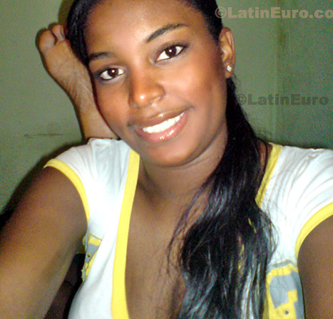 Date this voluptuous Colombia girl Luisana from Cali C8244