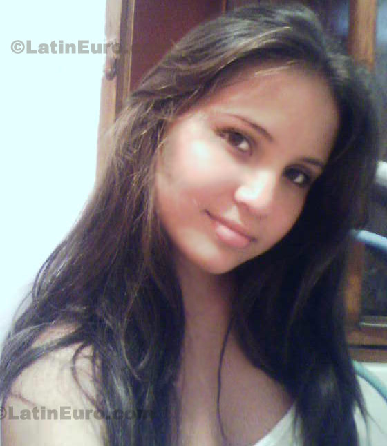Date this georgeous Colombia girl Carolina from Pereira C8258