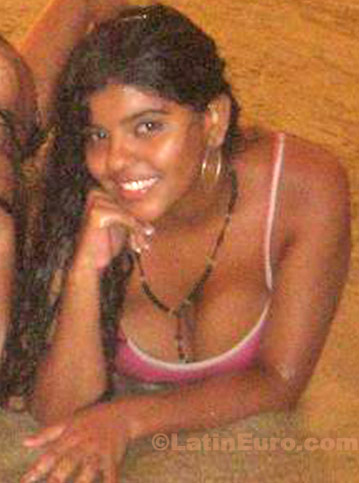 Date this hard body Colombia girl Laura from Barranquilla C8310