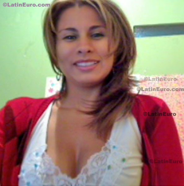 Date this hard body Colombia girl Ana from Manizales C8333