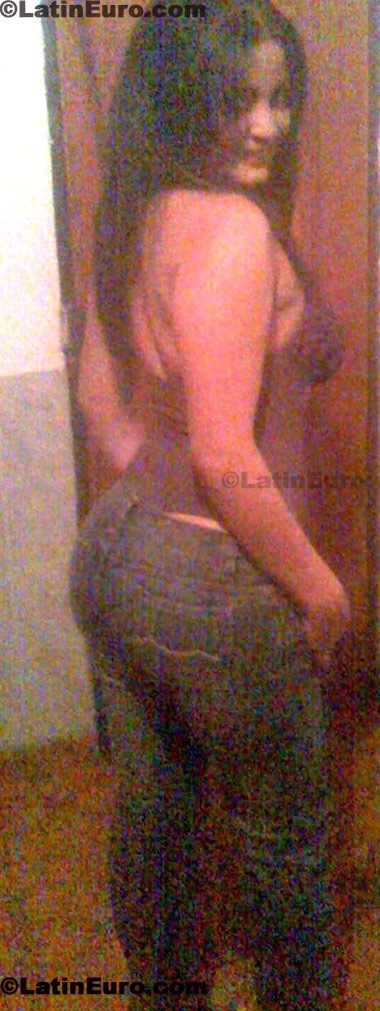 Date this voluptuous Colombia girl Vanessa- from  C8339