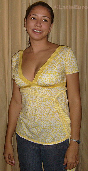 Date this happy Colombia girl Karina from Barranquilla C8346
