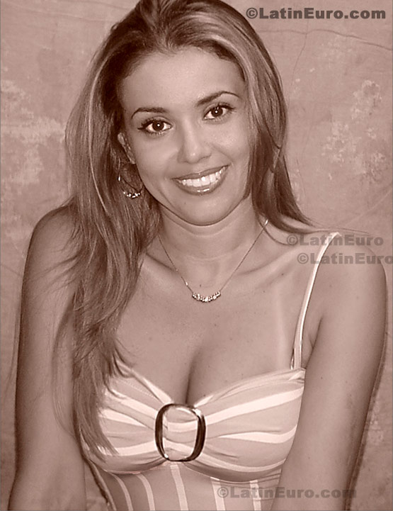 Date this good-looking Colombia girl Sandra from Bogota C8451