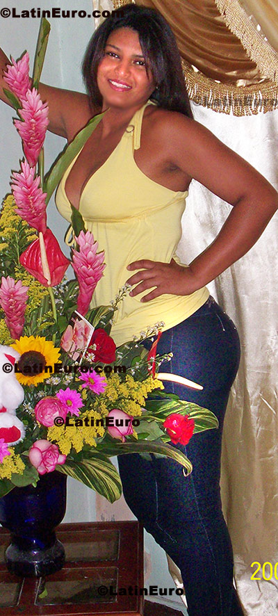 Date this pretty Colombia girl Monica from Cali C8467